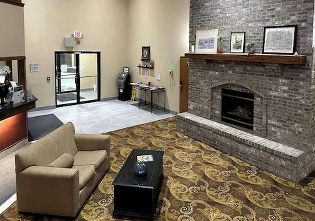 Quality Suites Near West Acres Fargo Esterno foto